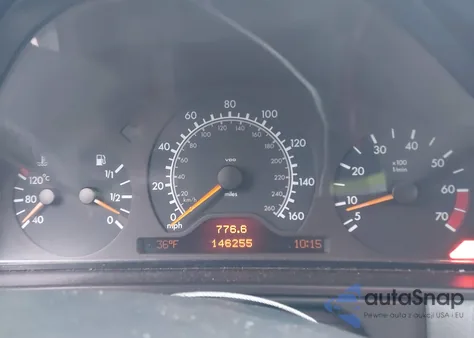 1998 Mercedes-Benz E 320 z USA, uszkodzony, nr VIN WDBJF65F7WA448949